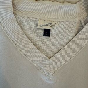 Universal Thread Cream V-Neck Pullover Sweater